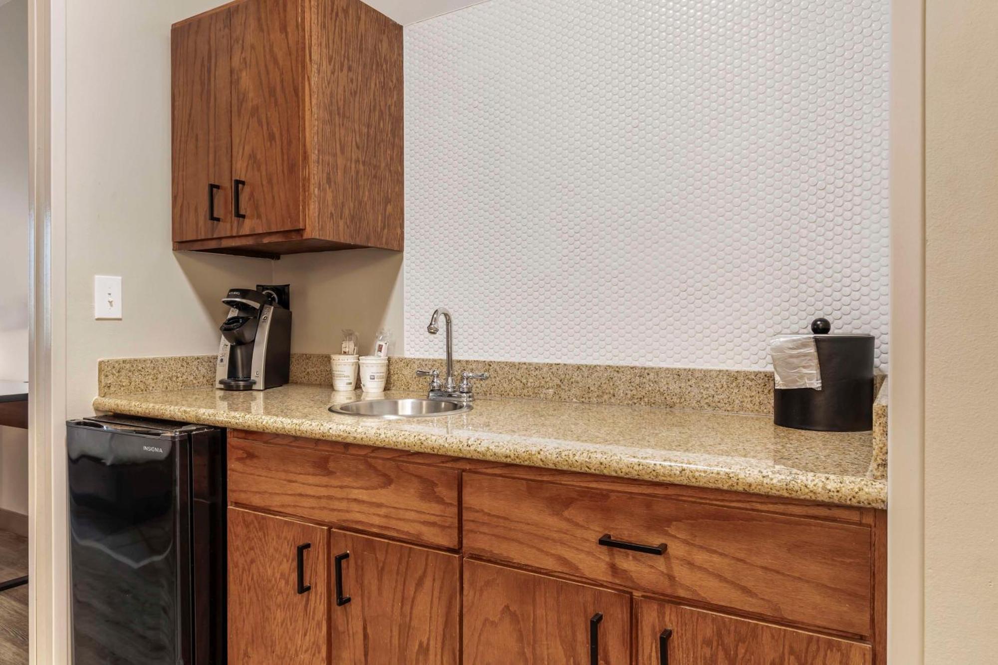 Best Western Plus Riata Brownwood Exterior foto